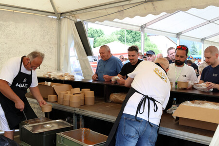 Brezplačna pogostitev z županovim golažem  ob občinskem prazniku 02 Foto Ljubo Vukelič